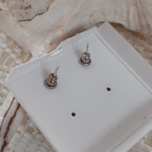 925 Sterling Silver Stud Earrings - Picture 2 of 7